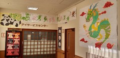 デイサービスセンターでは、
職員と利用者のみなさんで大作を！！


