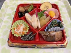 1月3日

数の子、豚の角煮、ぶりの照り焼き　など